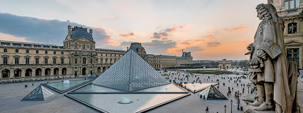 Cour Napoléon et Pyramide Cour Napoléon et Pyramide